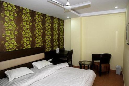 Crown Royale Hotel Dehradun Exterior foto