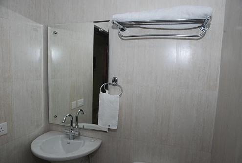 Crown Royale Hotel Dehradun Quarto foto