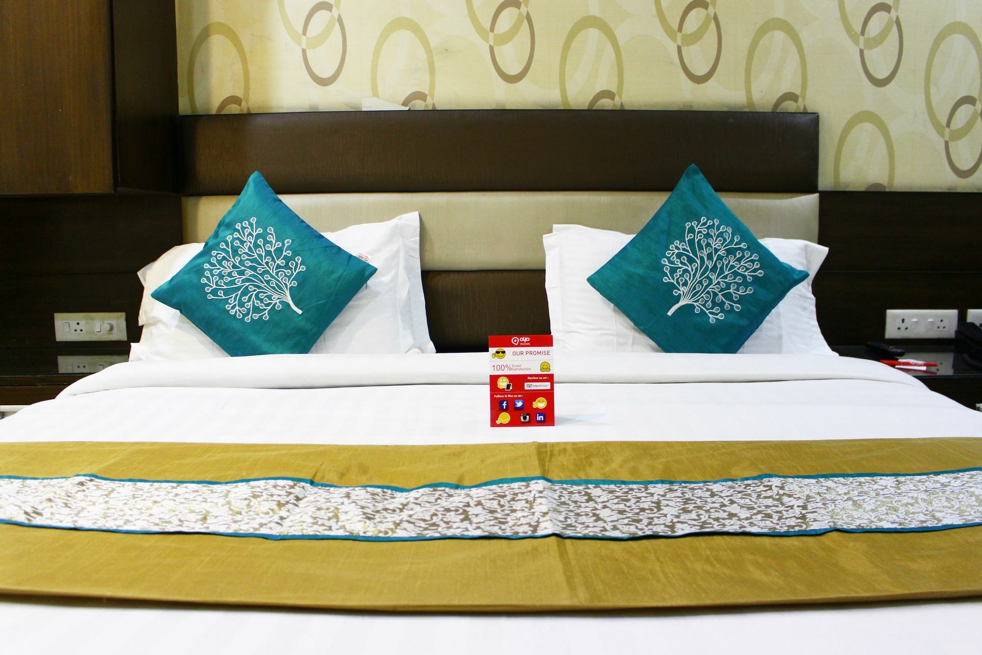Crown Royale Hotel Dehradun Exterior foto