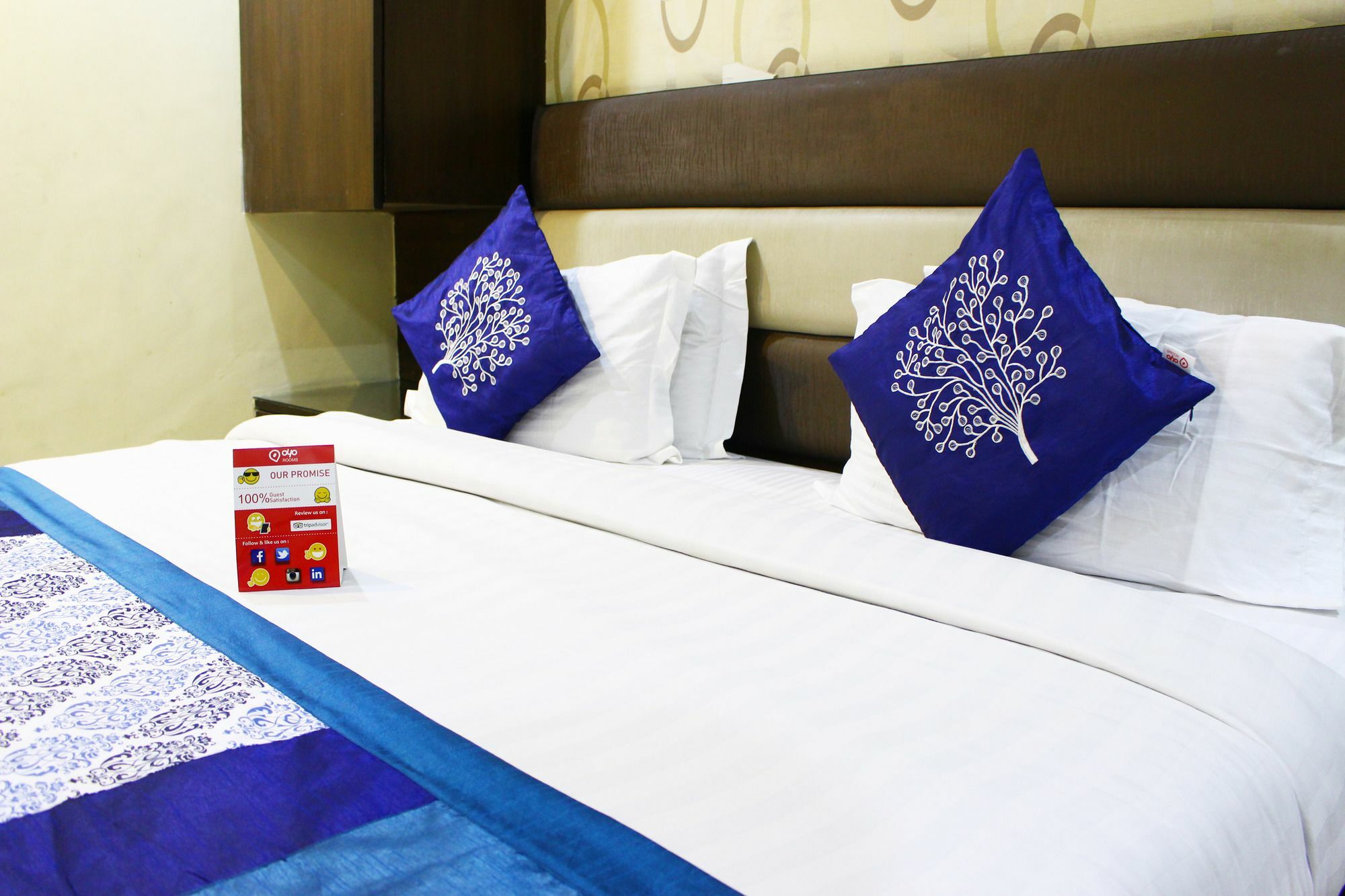 Crown Royale Hotel Dehradun Exterior foto